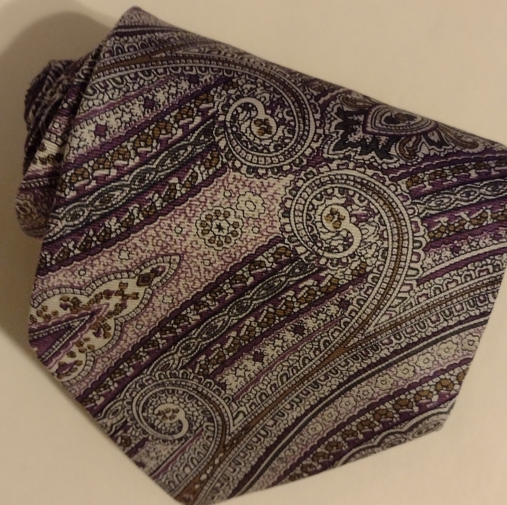 Stafford purple paisley men's necktie
